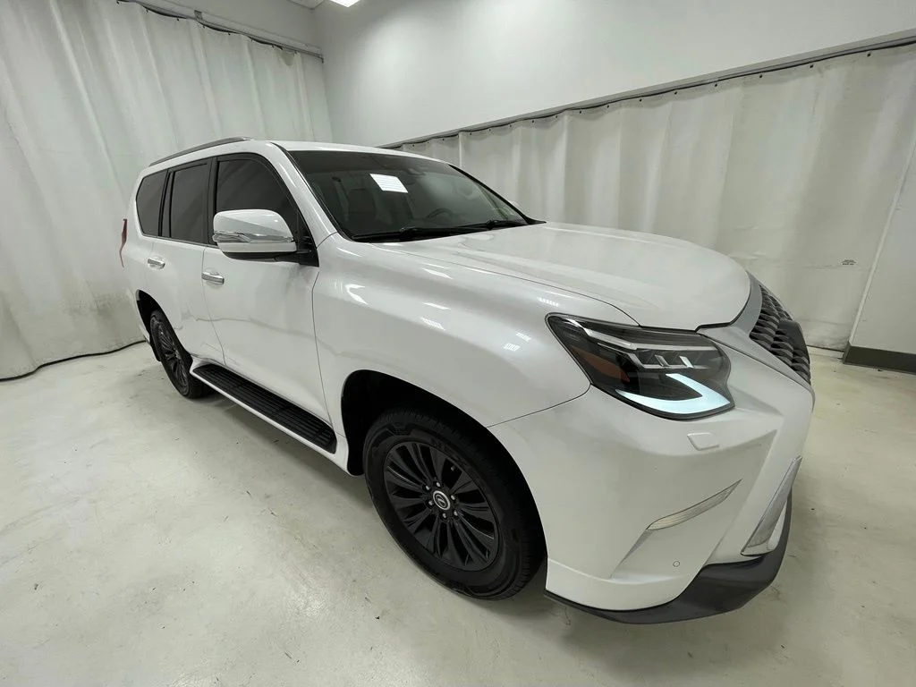Used 2021  Lexus 460 Luxury image 3