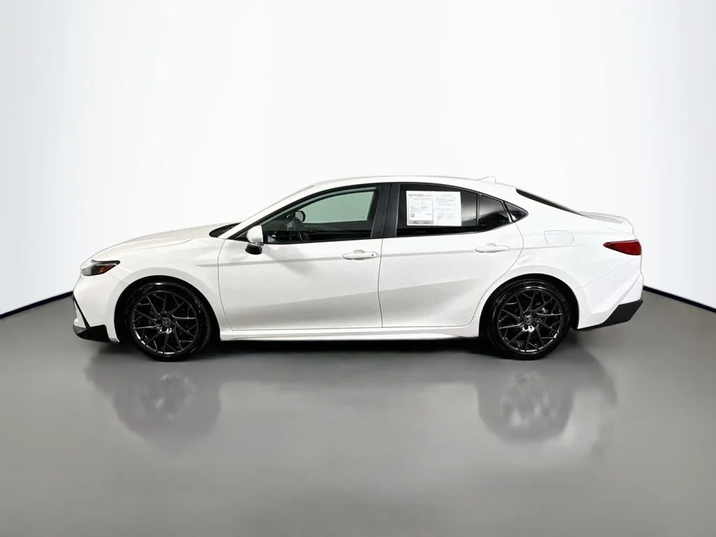 Used 2025 Ice Cap Toyota SE image 4
