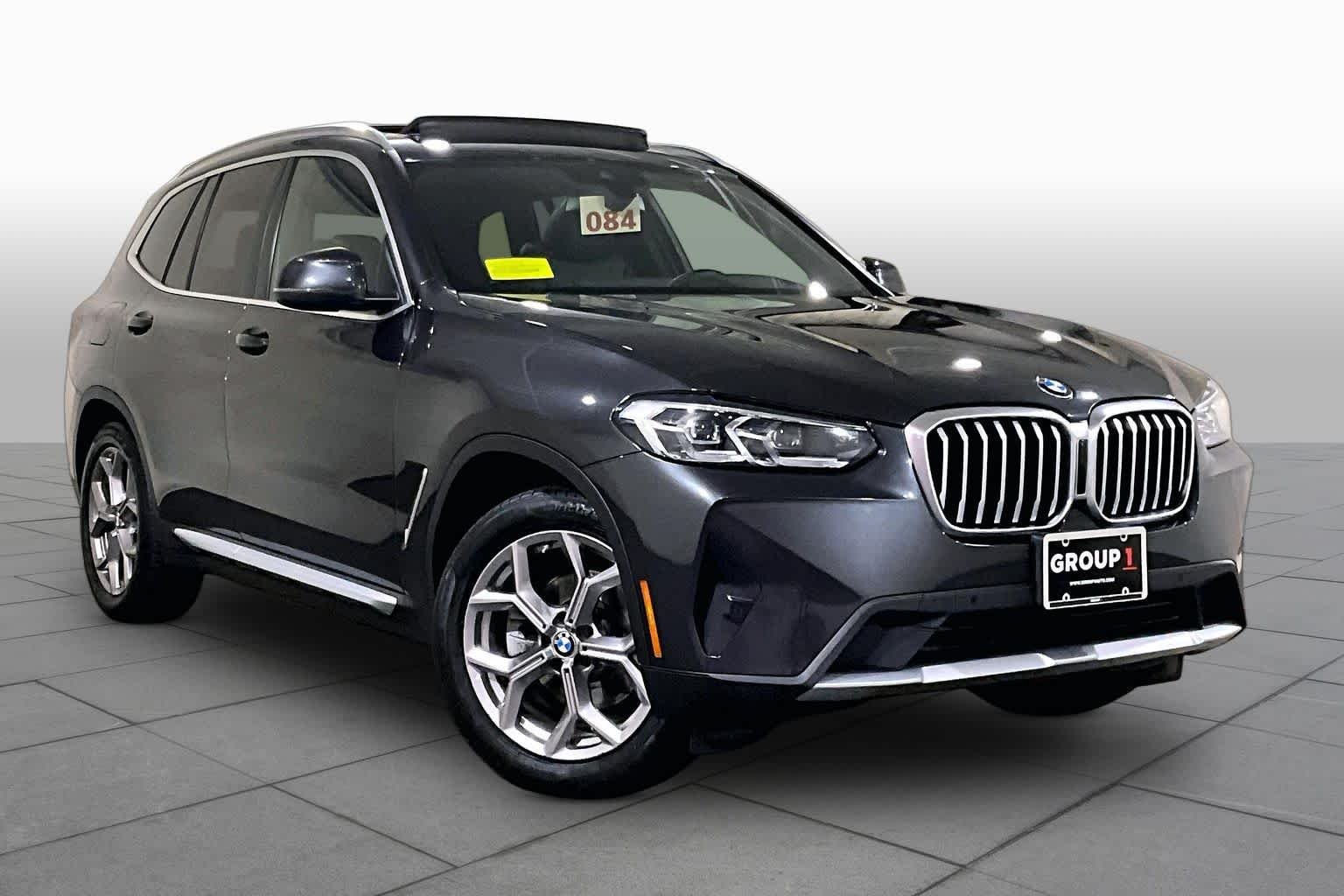Used 2022 Dark Graphite Metallic BMW xDrive30i image 2