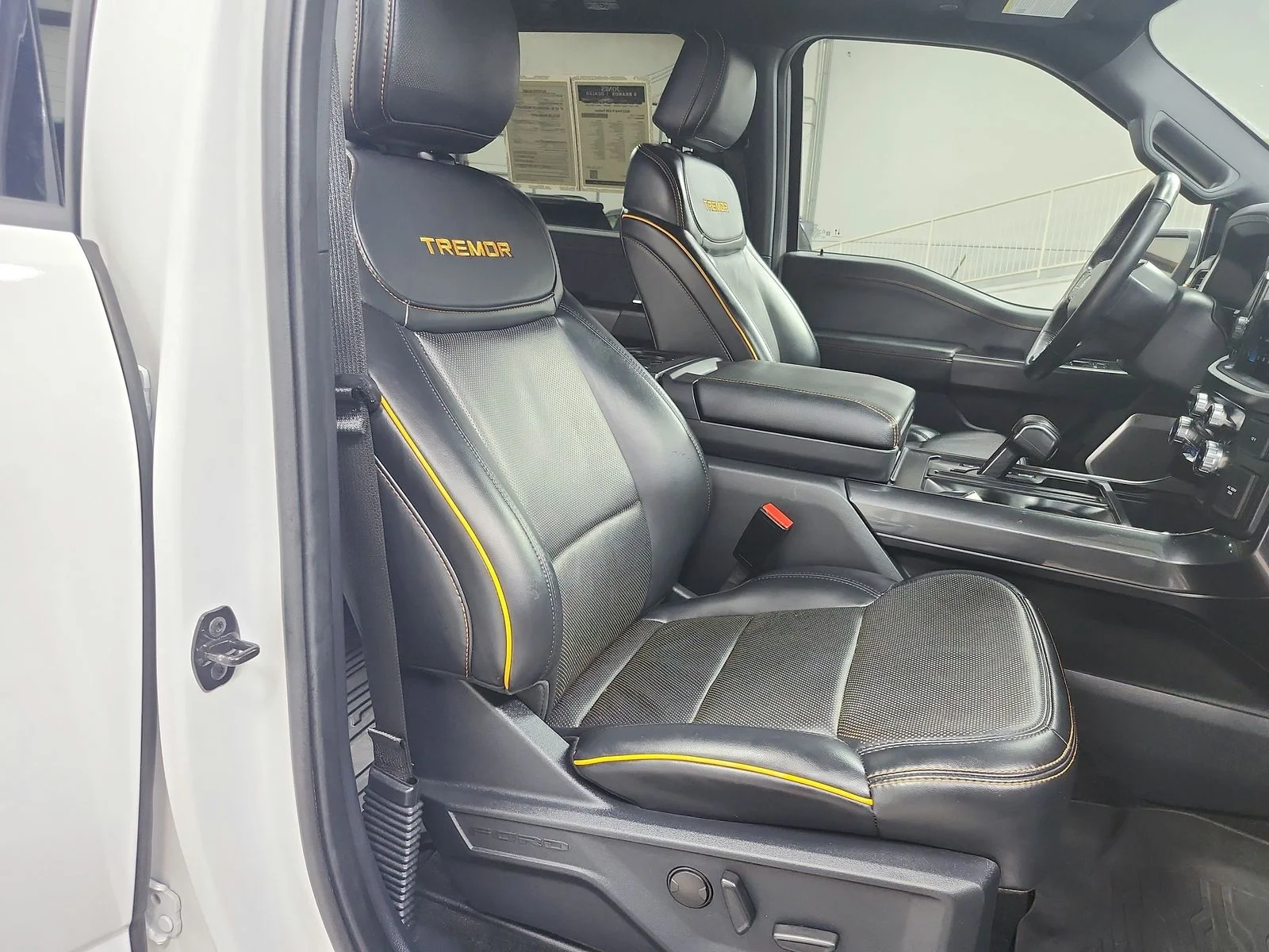 Used 2022 Oxford White Ford Tremor image 41