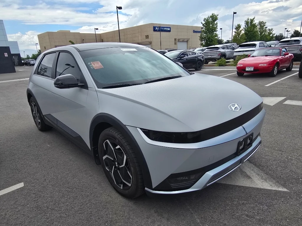Used 2024 Cyber Gray Hyundai SEL image 18