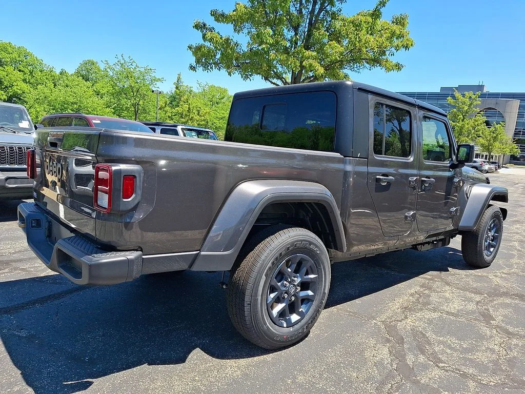 New 2026 Granite Crystal Metallic Clear-Coat Exterior Paint Jeep 85th Anniversary Edition image 4