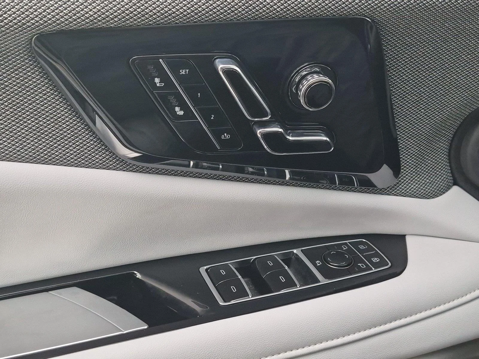 2027 Cadillac OPTIQ Luxury - Photo 24