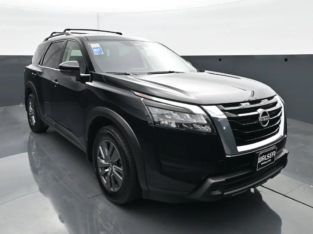 Used 2025 Super Black Nissan SV image 12