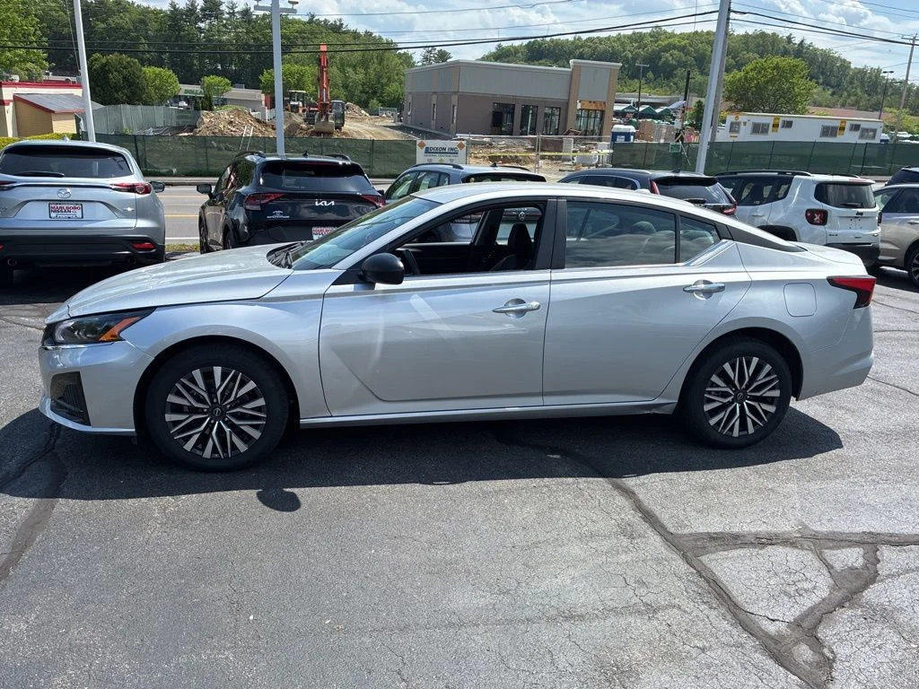 Certified Used 2024 Silver Nissan 2.5 SV image 4