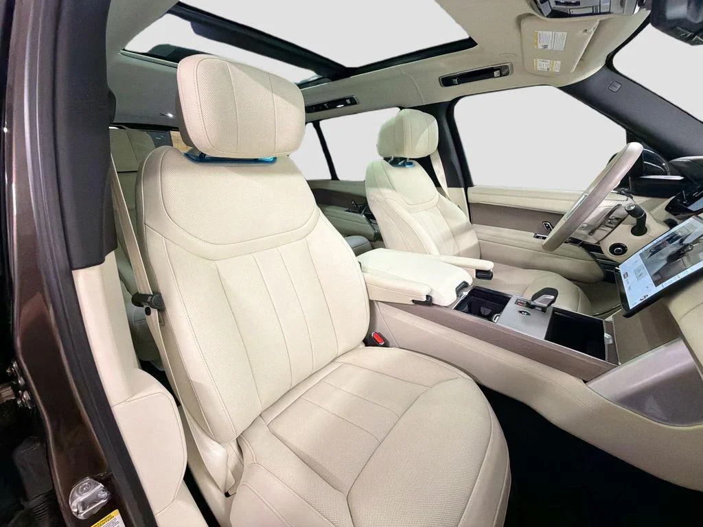 New 2026 Tourmaline Brown in Gloss finish Land Rover Autobiography image 29