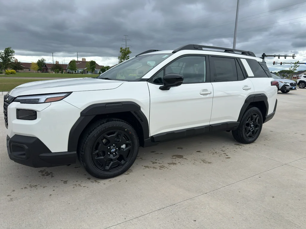 New 2026 CRYSTAL WHITE PEARL Subaru Limited image 2