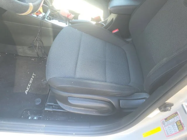 Used 2018 Silver Hyundai SEL image 13