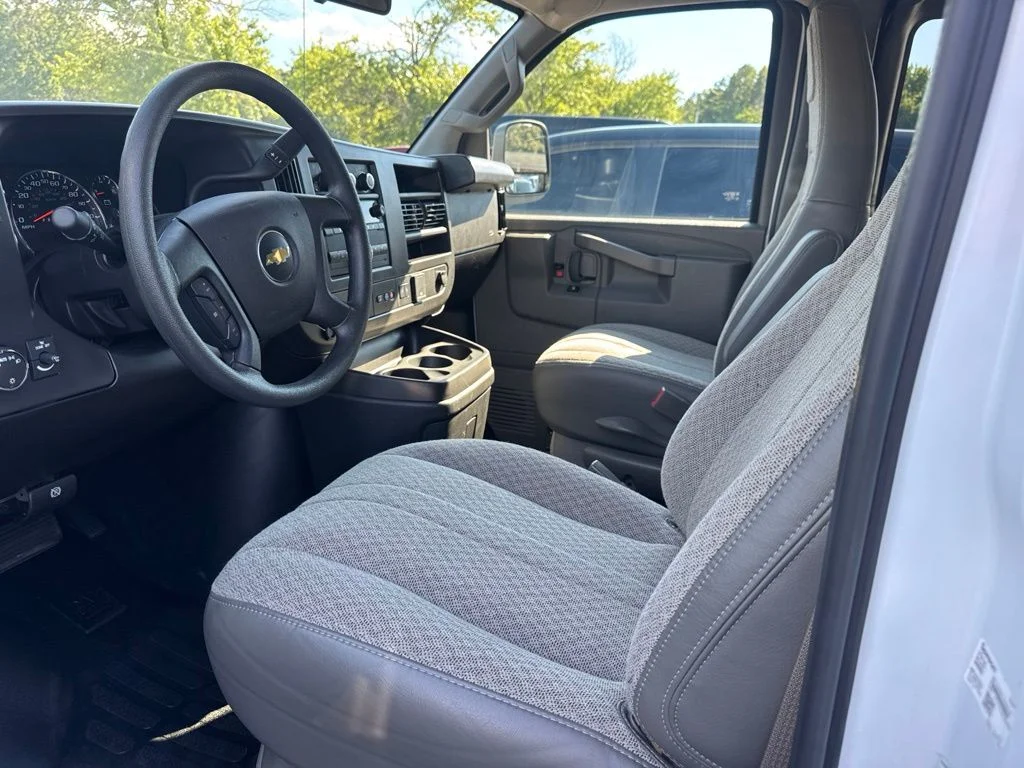 Used 2025 White Chevrolet LT image 3