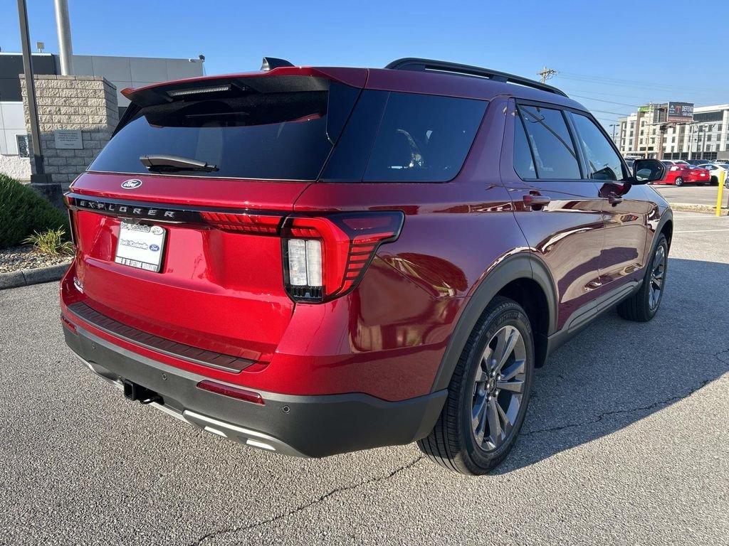 New 2027 Ruby Red Metallic Tinted Clearcoat Ford Active image 4