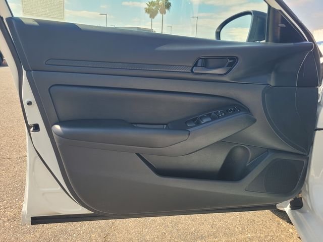 Used 2025 White Nissan 2.5 S image 18