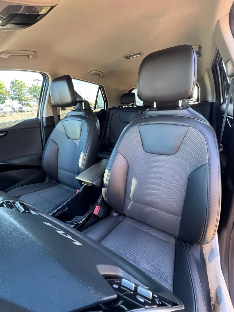 Used 2023 White Kia EX image 32