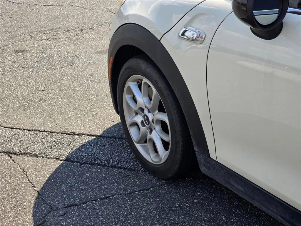 Used 2016 White MINI Base image 20
