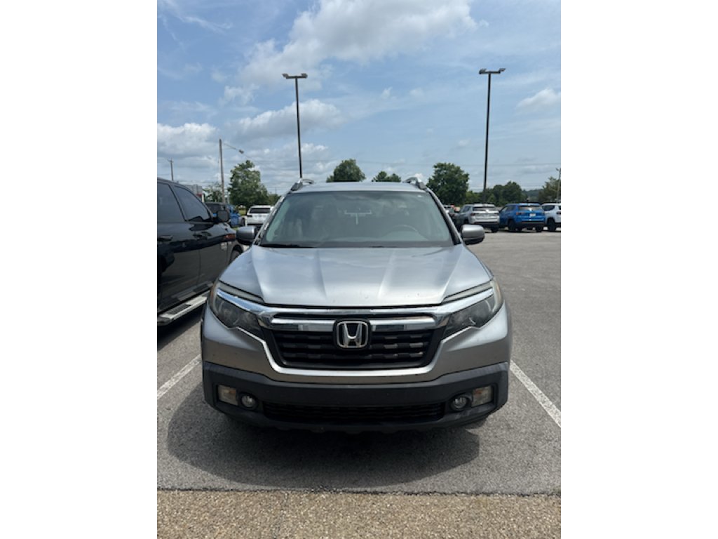 Used 2017 Lunar Silver Metallic Honda RTL image 1