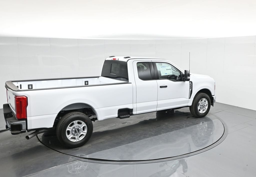 New 2026 Oxford White Ford XLT image 39