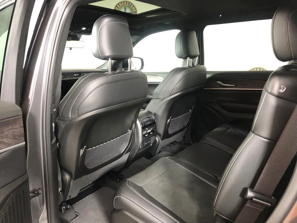 New 2026 Baltic Gray Metallic Clear-Coat Exterior Paint Jeep Laredo image 14