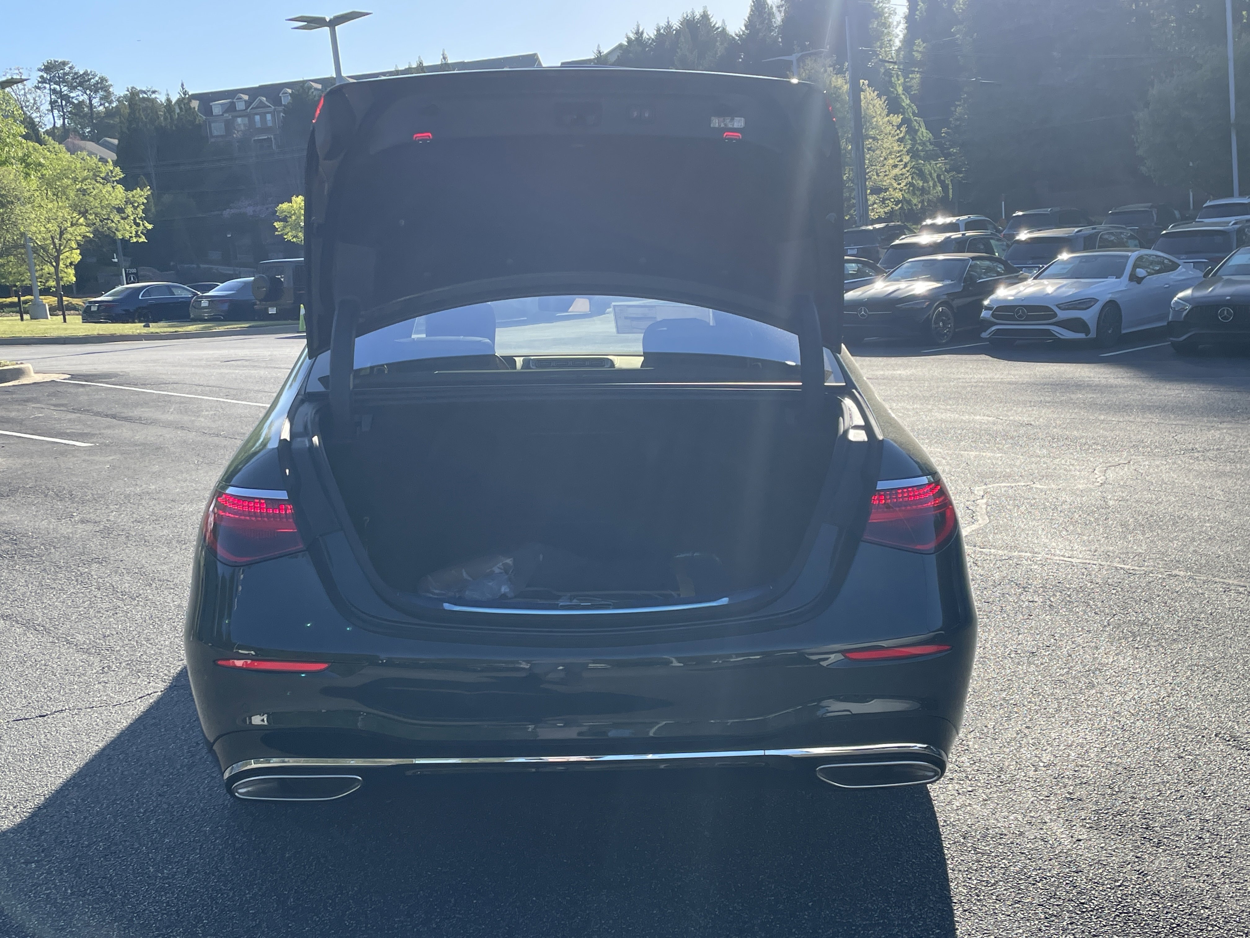 New 2026 MANUFAKTUR Exclusive Allanite Green Metallic Mercedes-Benz S 580 4MATIC® Sedan image 8