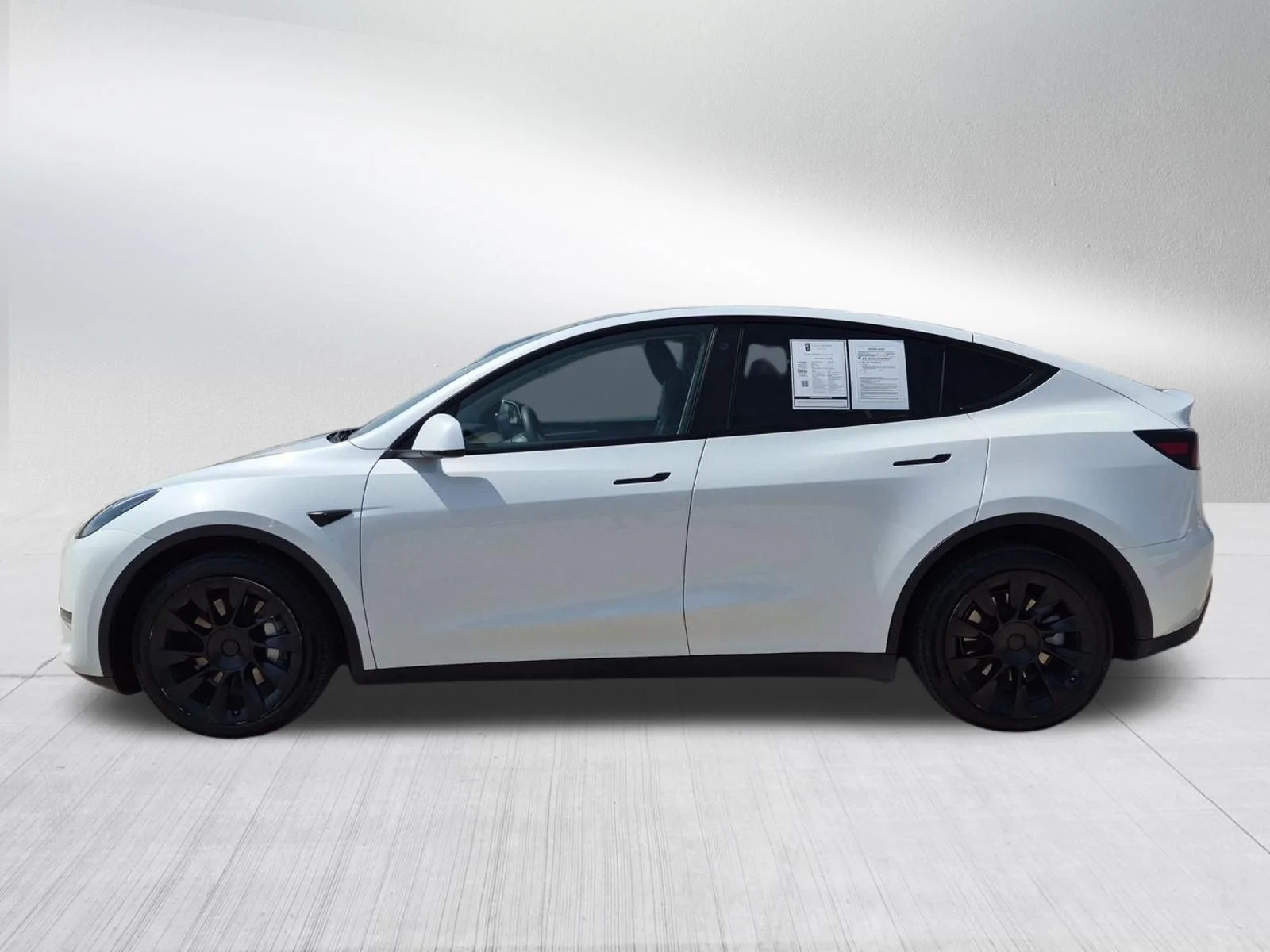Used 2023  Tesla Long Range image 2