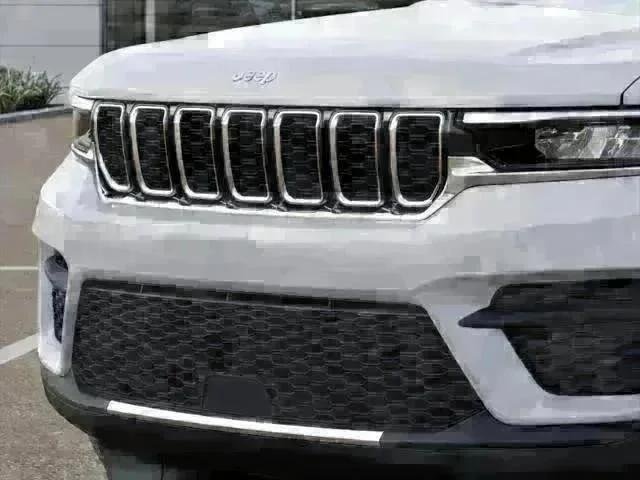 New 2025 Bright White Clear-Coat Exterior Paint Jeep Laredo X image 35
