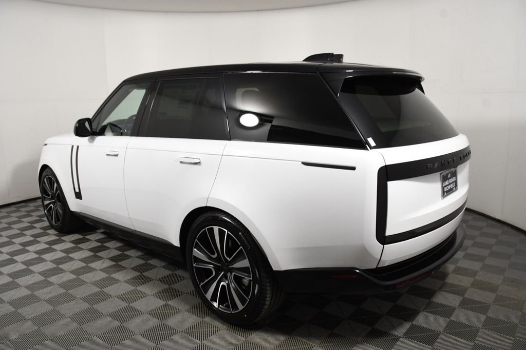New 2026 Ostuni Pearl W Land Rover SE image 3
