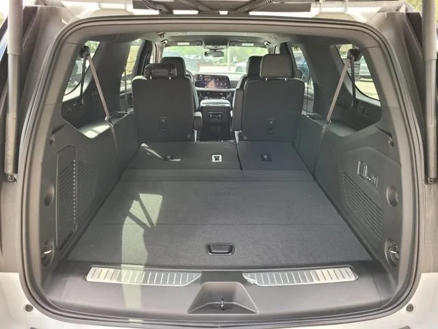 2025 Chevrolet Suburban Premier - Photo 20
