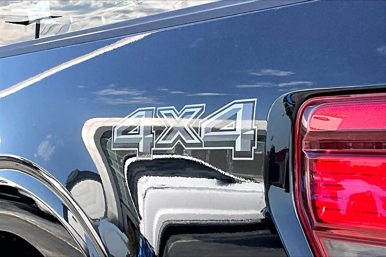 Used 2024 Agate Black Metallic Ford XLT image 10