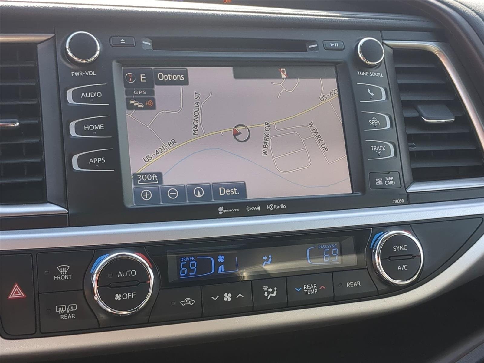 Used 2019  TOYOTA  image 26