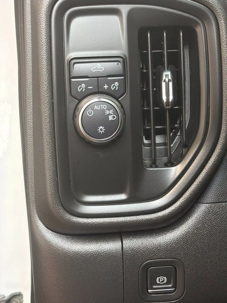 Used 2022 Summit White Chevrolet Custom image 22