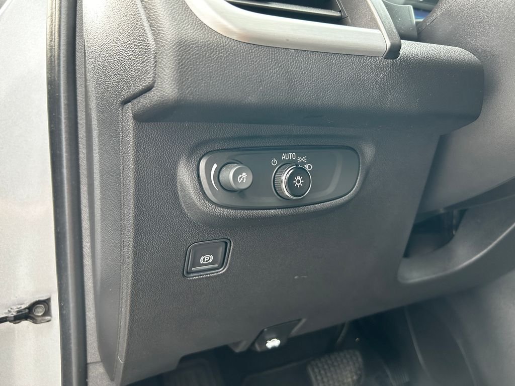 Used 2023 Sterling Metallic GMC SLE image 12