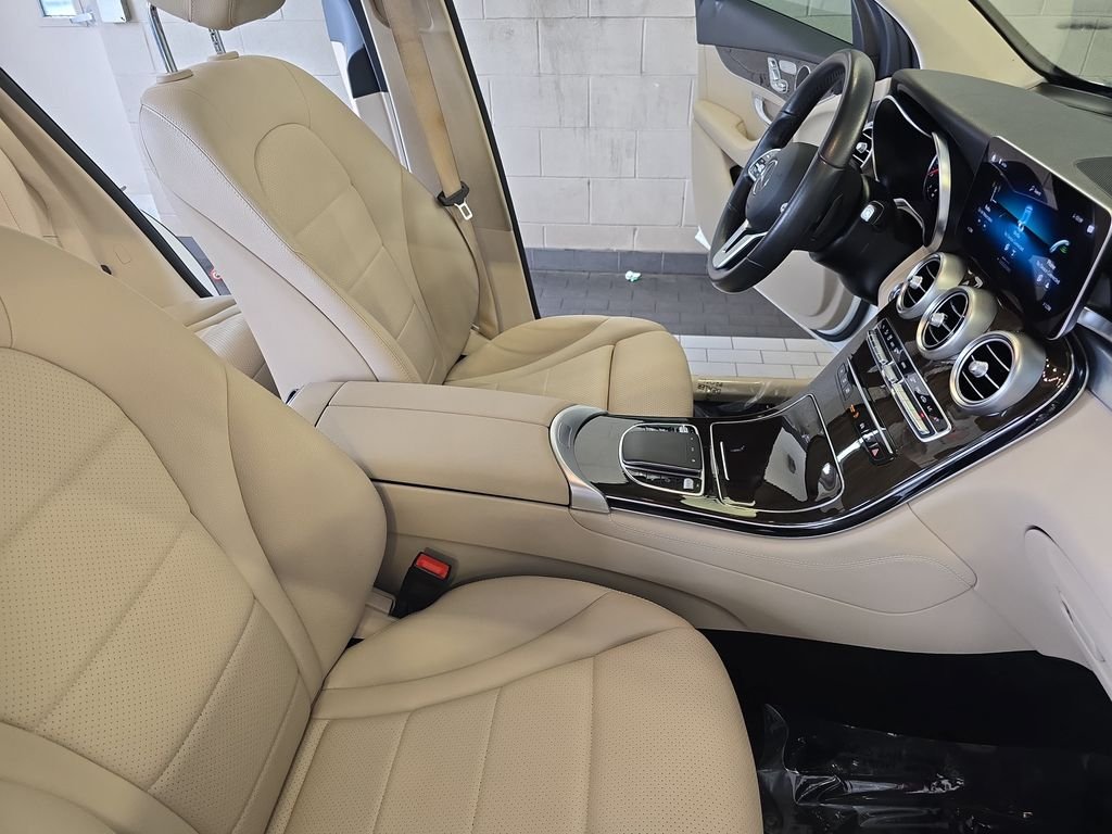 Used 2021  Mercedes-Benz GLC 300 image 11