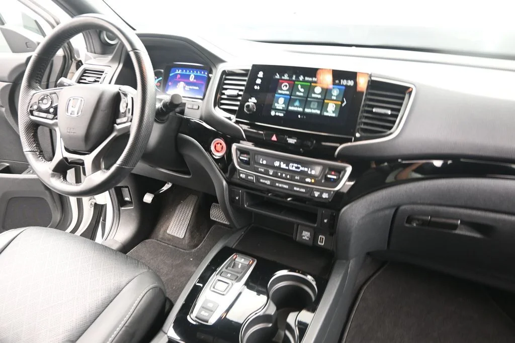 Used 2020 Platinum White Pearl Honda Touring image 30