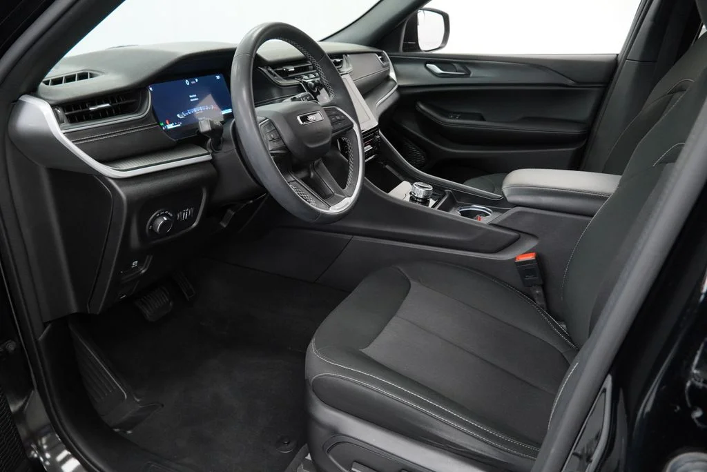 Used 2024 Black Jeep Laredo image 12