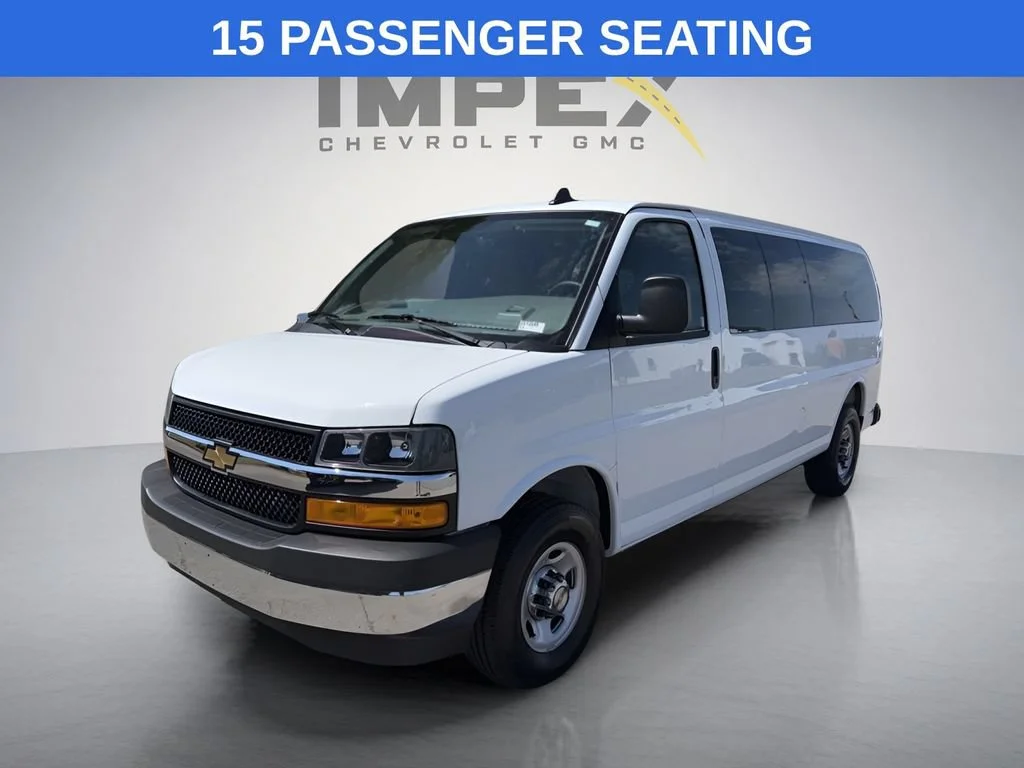 Used 2025 Summit White Chevrolet 1LT image 1