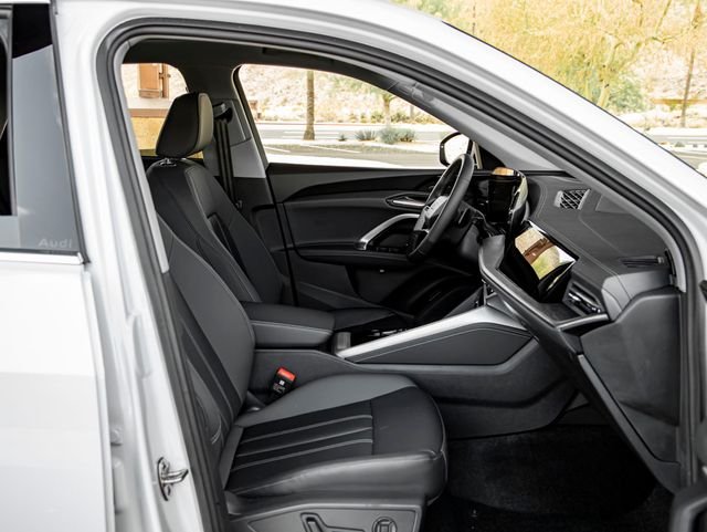 Used 2025 Glacier White Audi  image 27