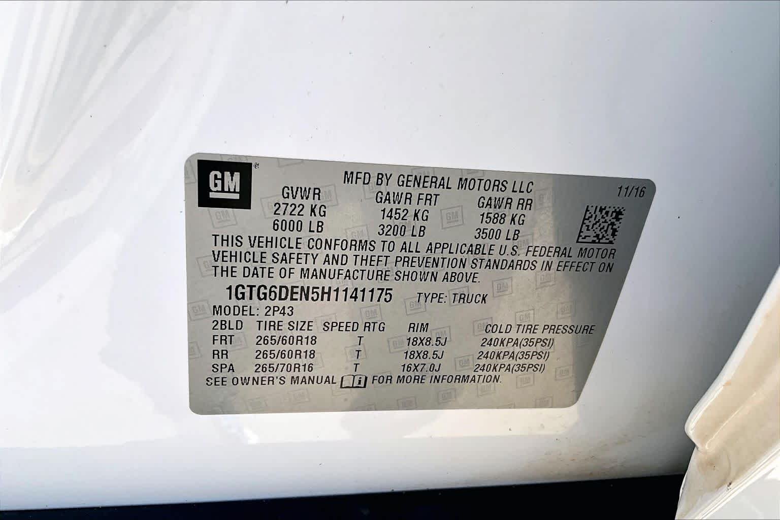 Used 2017 Summit White GMC 4WD SLT image 32