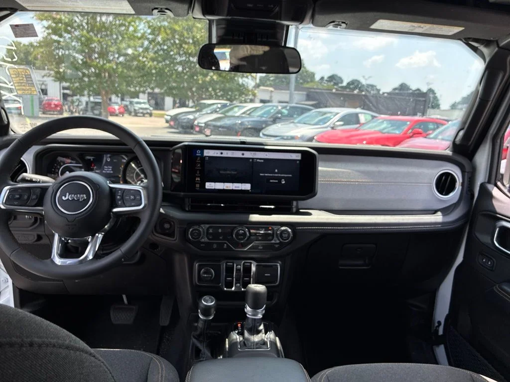Used 2025 White Jeep Sahara image 20