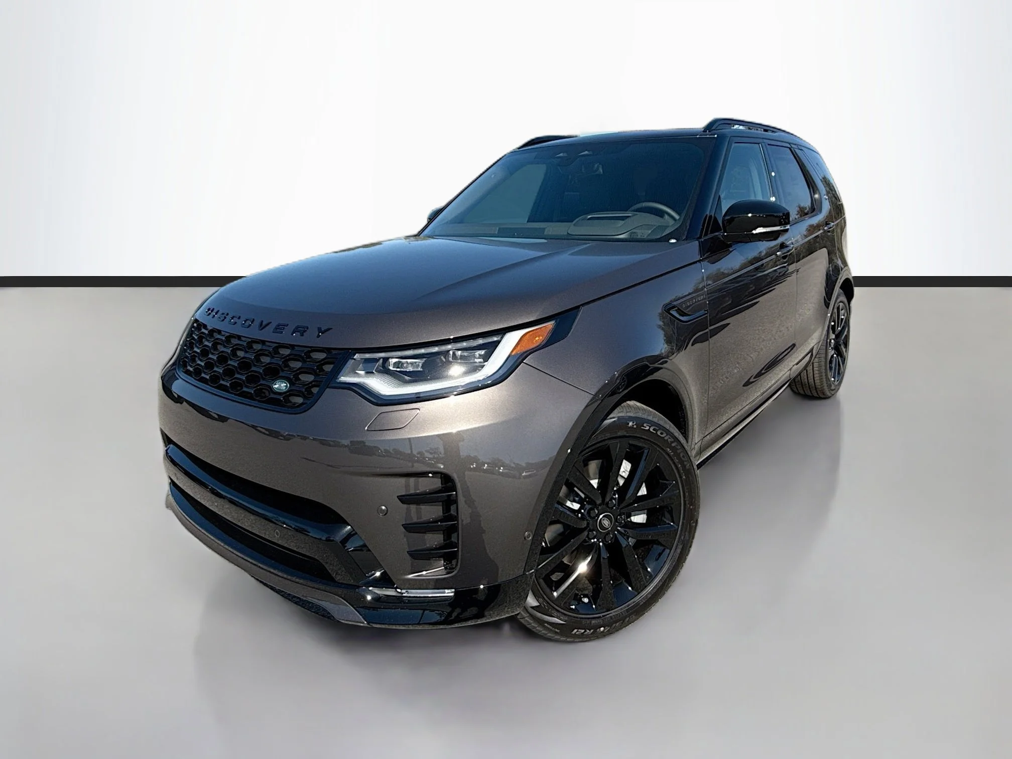 2026 Land Rover Discovery P300 Dynamic SE's photo