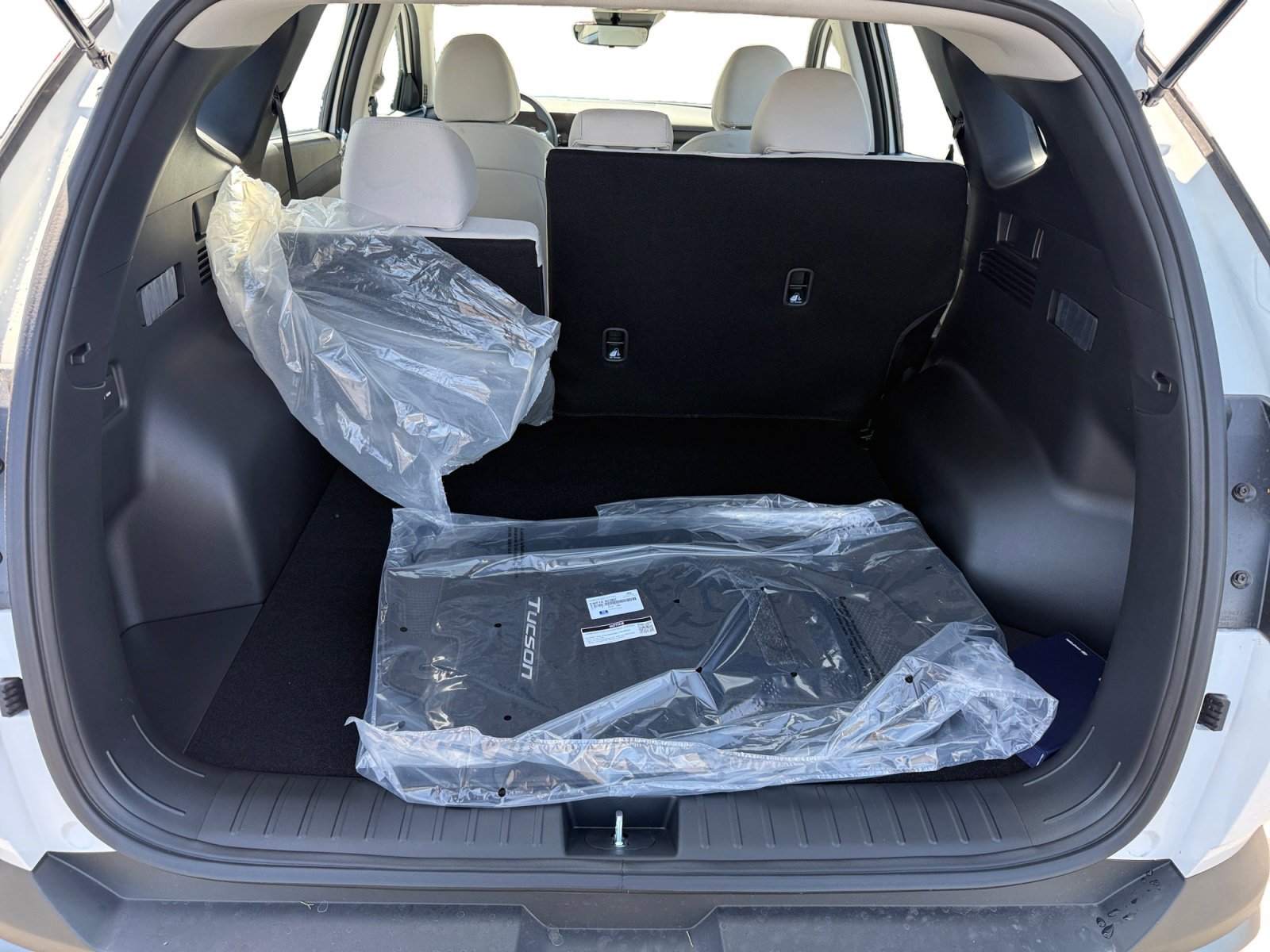 New 2026 Serenity White Pearl Hyundai SE FWD image 17