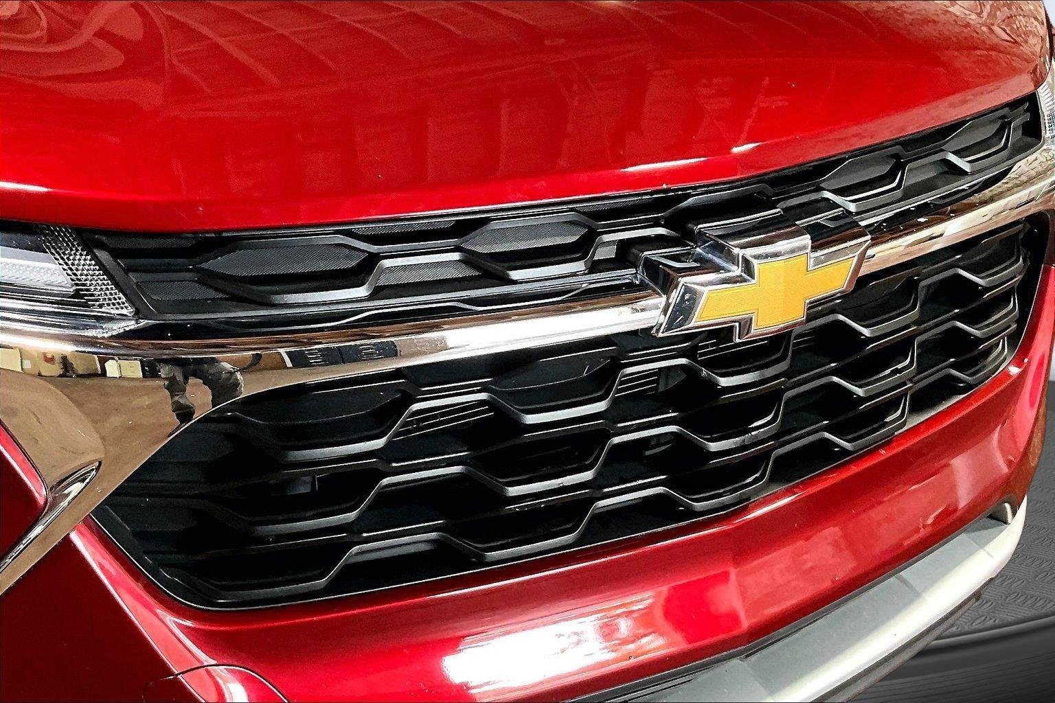 Used 2025 Crimson Metallic Chevrolet LT image 28