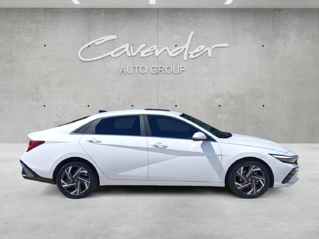 Used 2024 White Hyundai SEL image 18