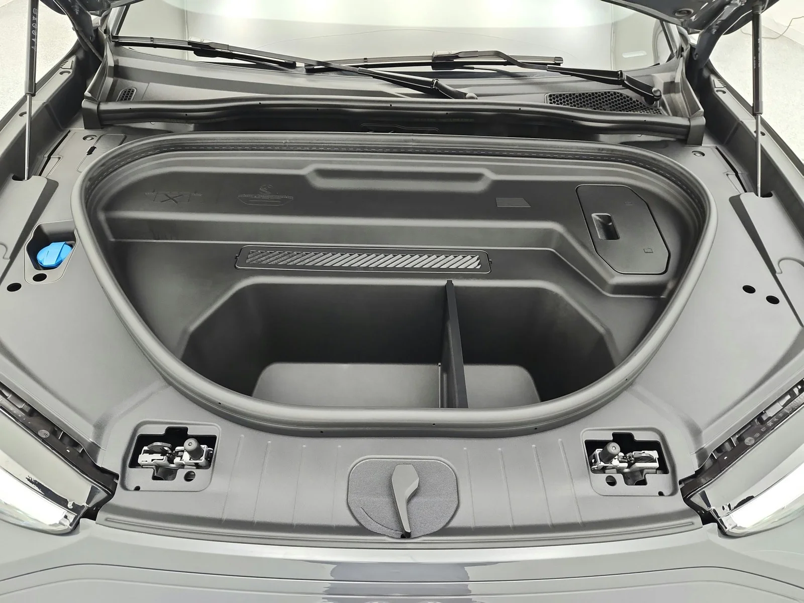 Used 2025 Magnet Gray Audi Premium quattro image 17