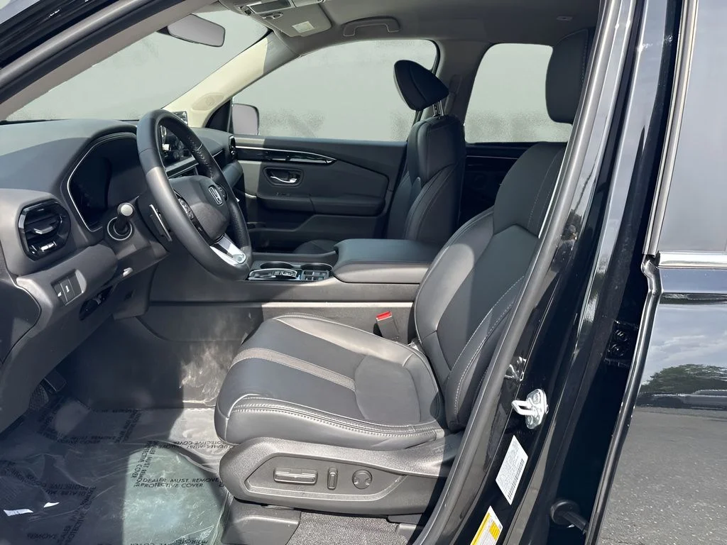 Used 2025 Black Honda EX-L image 9