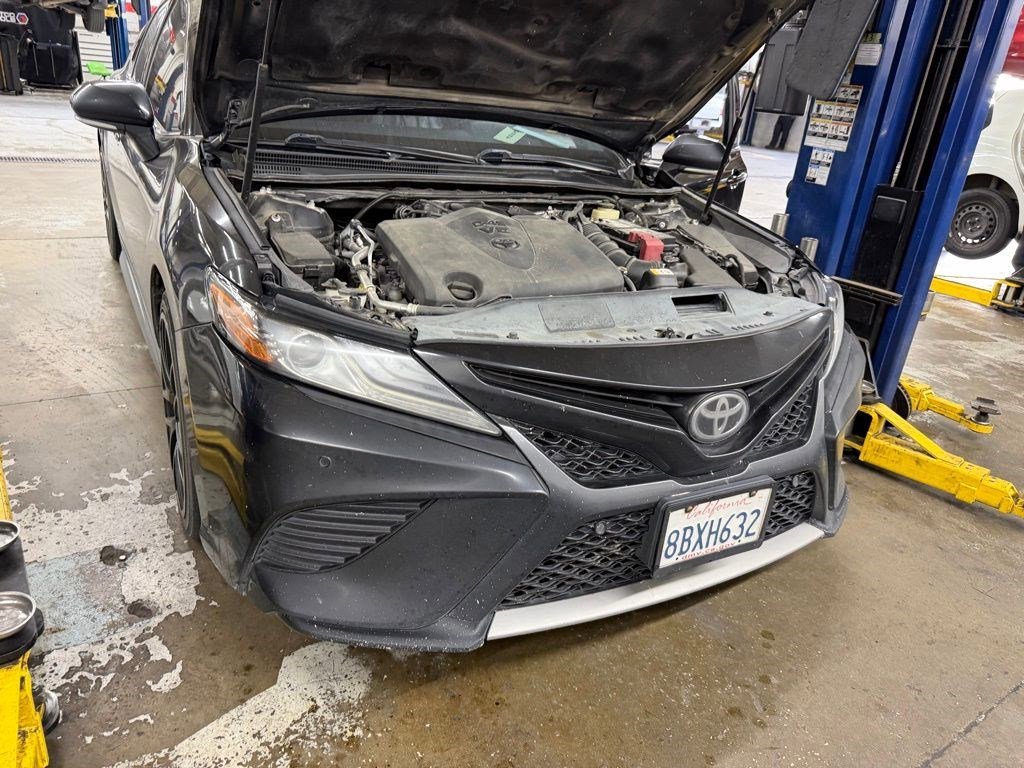 Used 2018 Midnight Black Metallic Toyota XSE V6 image 10