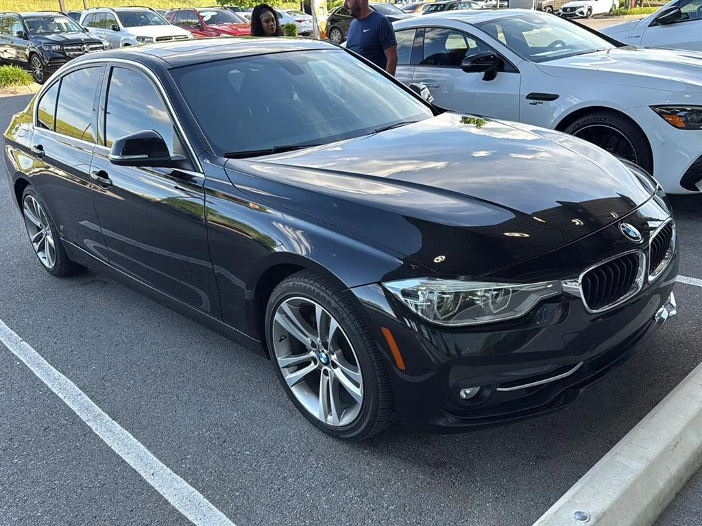 2017 BMW 3 Series 330i Sedan's photo