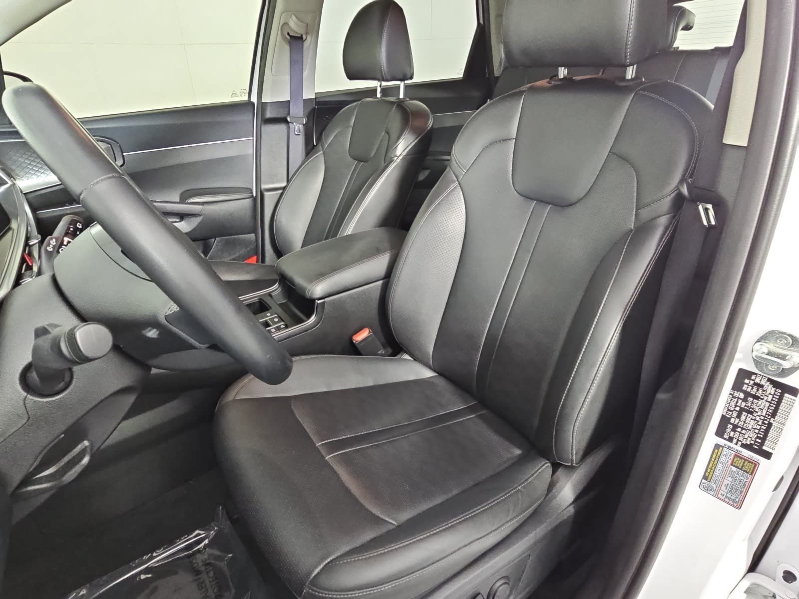 Used 2024 White Kia S image 14