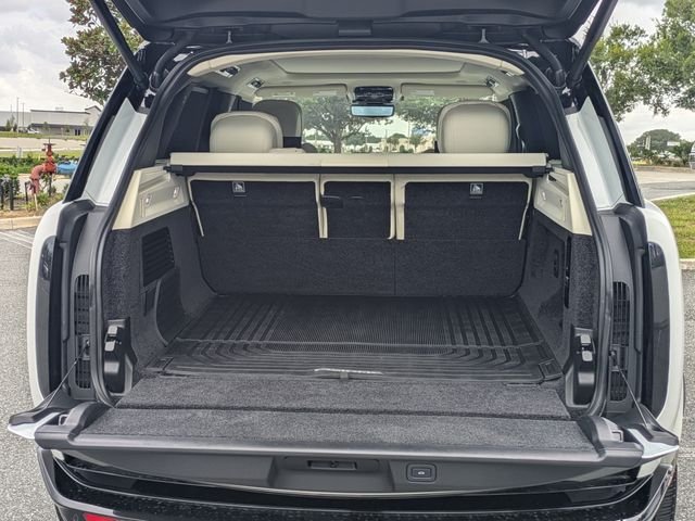 Used 2023 Fuji White Land Rover Autobiography image 13
