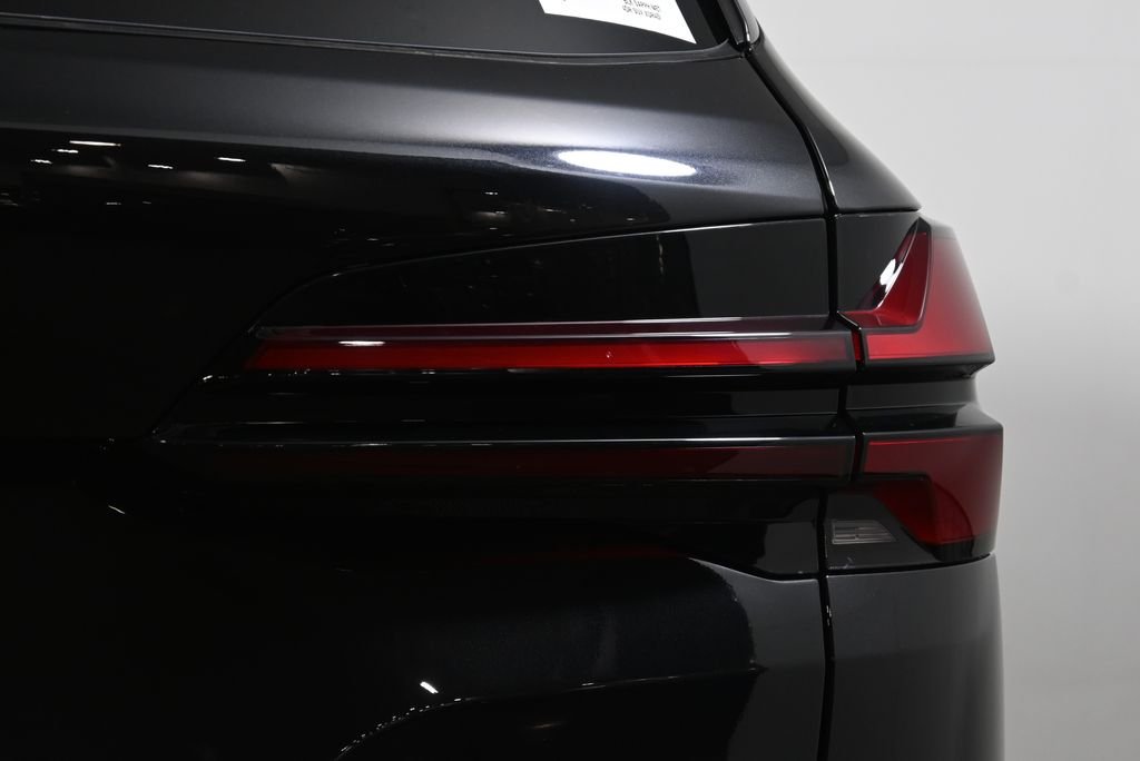New 2026 Black Sapphire Metallic BMW xDrive40i image 13