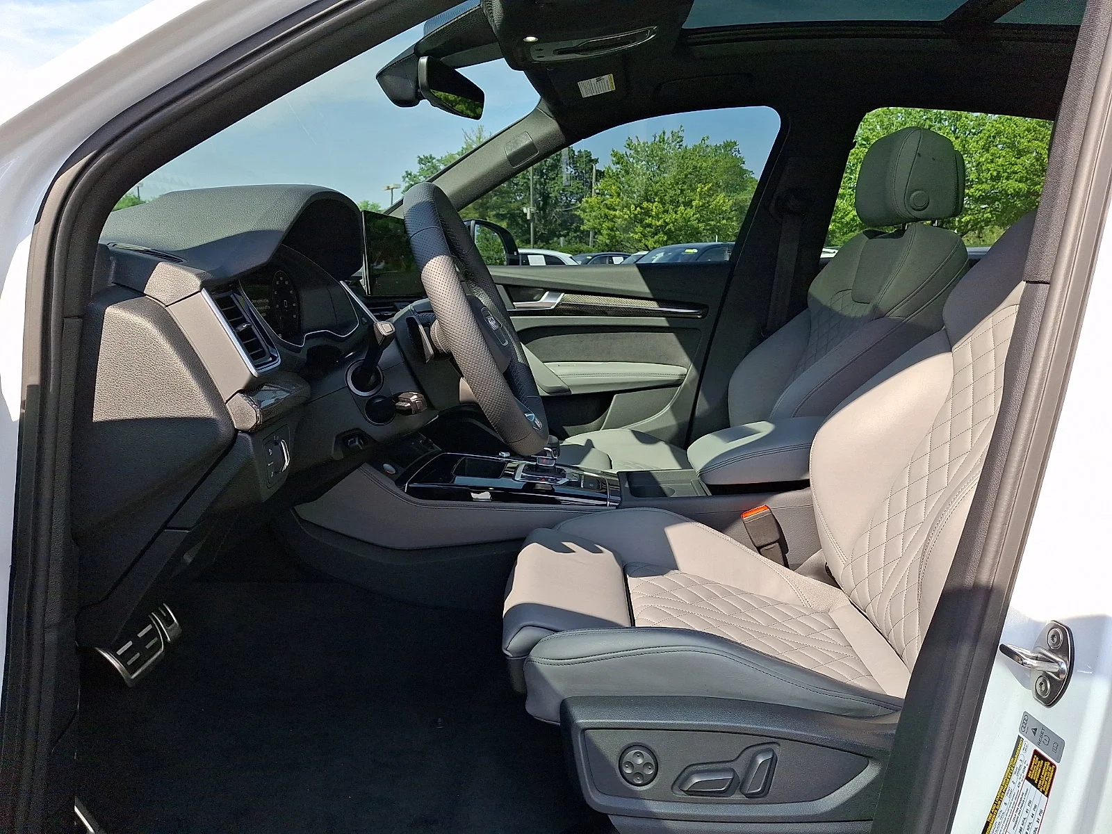 Certified Used 2025 Arkona White   Z9z9 Audi Premium Plus image 14