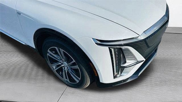 New 2026 Vibrant White Tricoat Cadillac Premium Luxury image 10