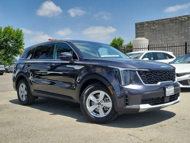 2025 Kia Sorento LX AT's photo